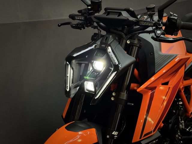 ktm - 1390-super-duke-r-evo