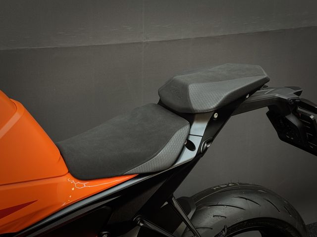 ktm - 1390-super-duke-r-evo