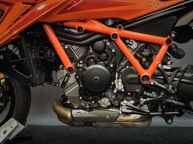 ktm - 1390-super-duke-r-evo