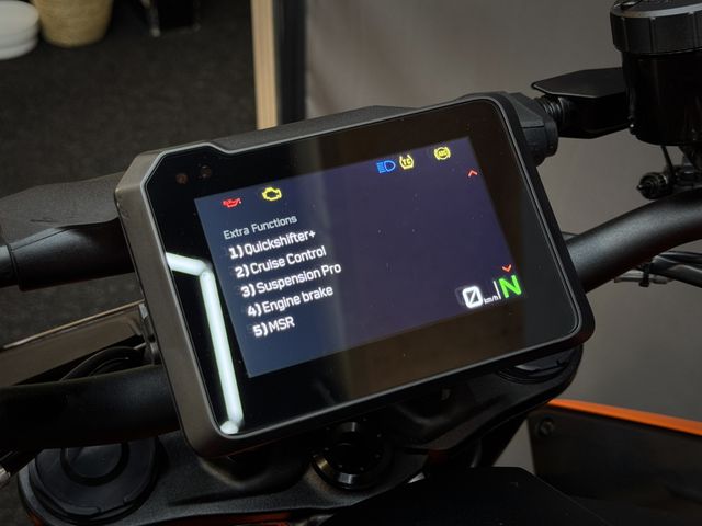 ktm - 1390-super-duke-r-evo