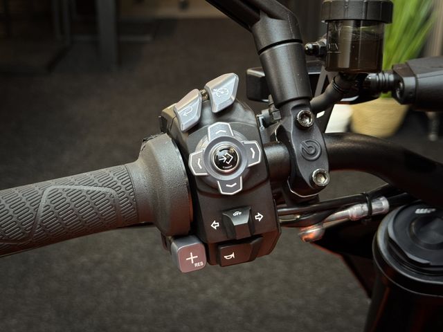 ktm - 1390-super-duke-r-evo