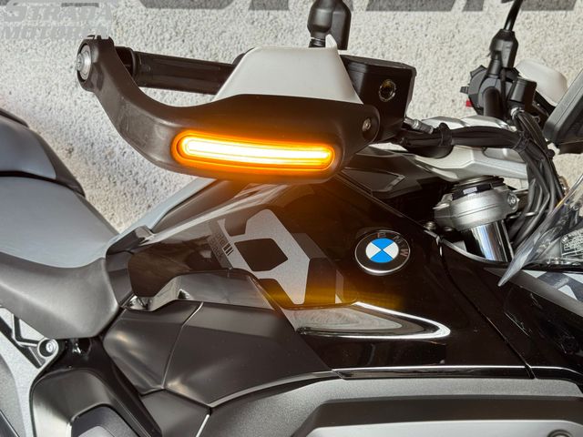 bmw - r-1300-gs-triple-black