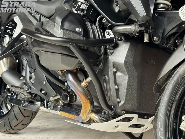 bmw - r-1300-gs-triple-black
