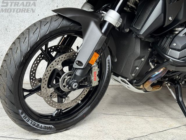 bmw - r-1300-gs-triple-black