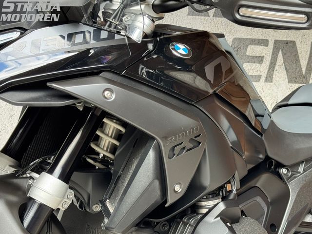 bmw - r-1300-gs-triple-black