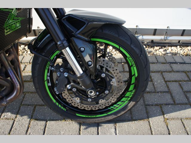 kawasaki - z900