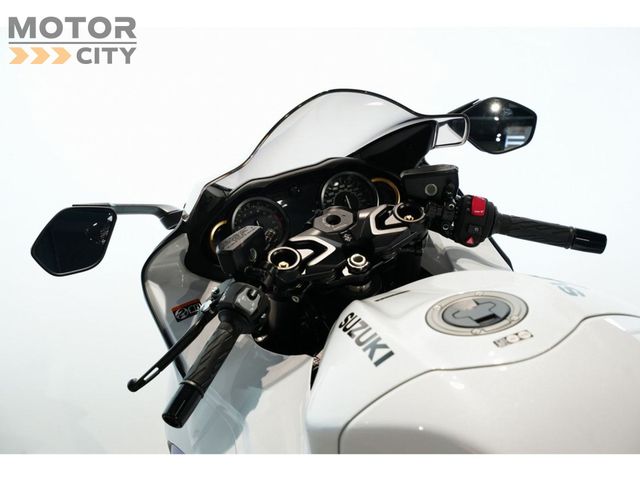 suzuki - gsx-r-1300-hayabusa