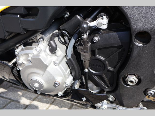 yamaha - yzf-r1