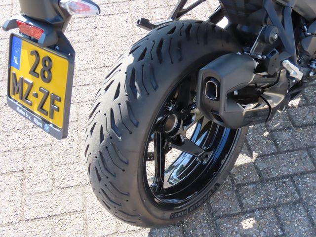 bmw - r-1300-rs