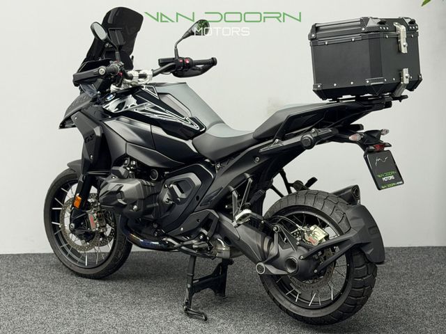 bmw - r-1300-gs-triple-black