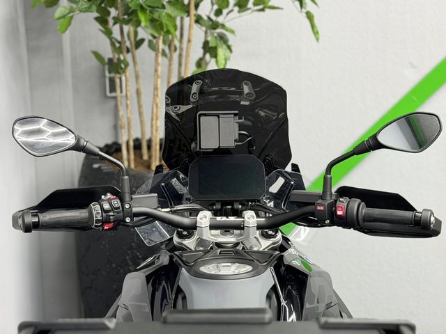 bmw - r-1300-gs-triple-black