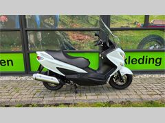 SUZUKI UH 200