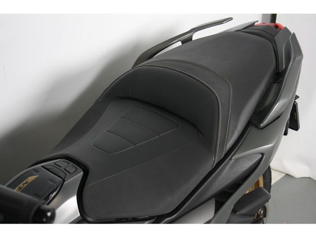 yamaha - tmax-tech-max-560