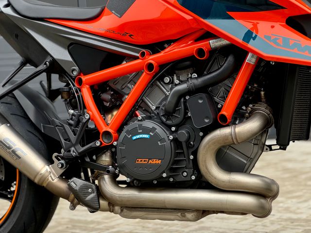 ktm - 1290-super-duke-r
