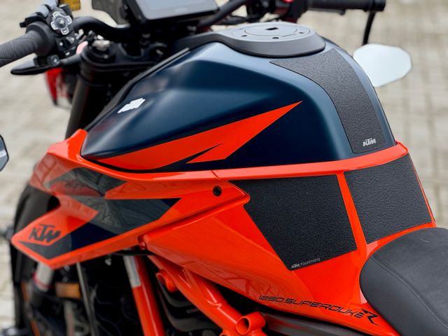 ktm - 1290-super-duke-r