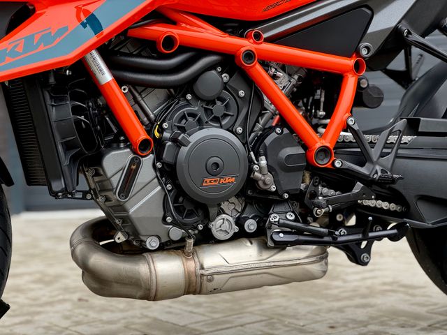 ktm - 1290-super-duke-r