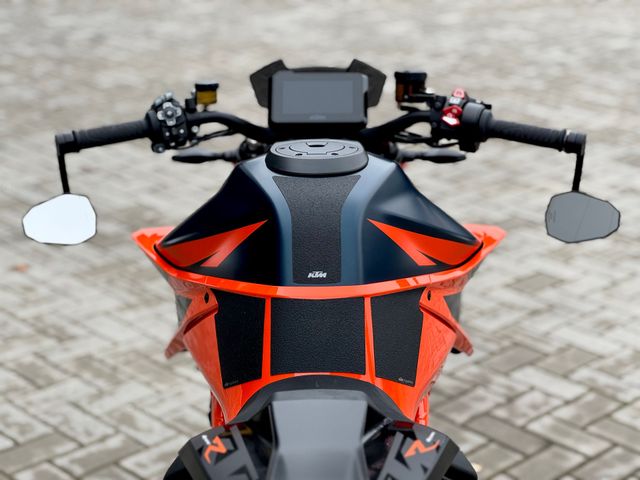 ktm - 1290-super-duke-r