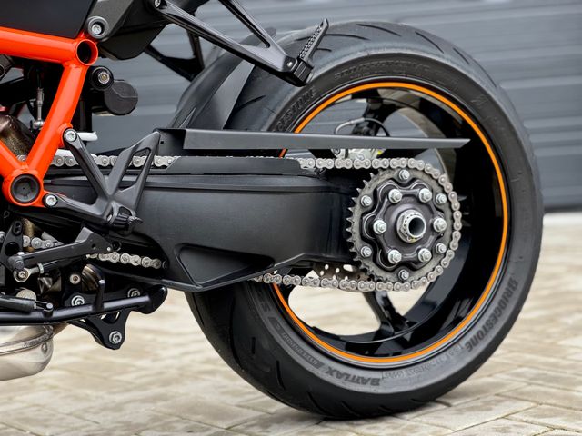 ktm - 1290-super-duke-r