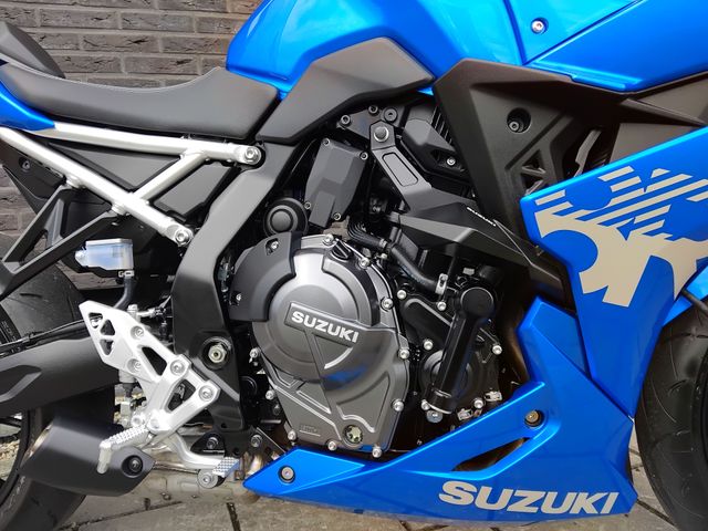 suzuki - gsx-8r