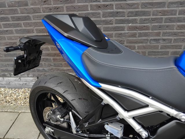 suzuki - gsx-8r