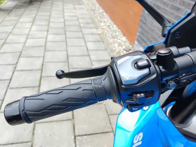 suzuki - gsx-8r