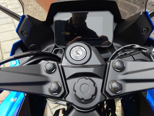 suzuki - gsx-8r