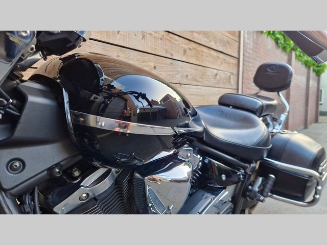 yamaha - xvs-1300-a-midnight-star