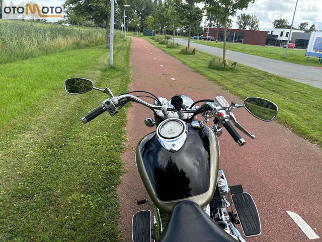yamaha - xvs-1100-a-dragstar-classic