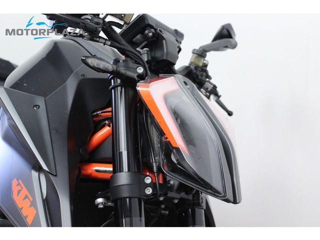 ktm - 1290-super-duke-r