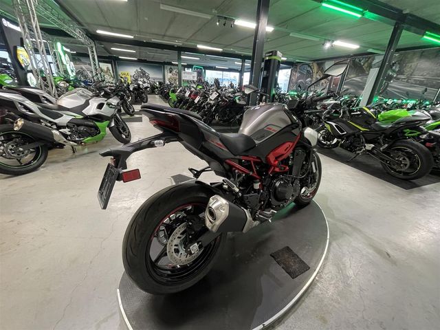 kawasaki - z900