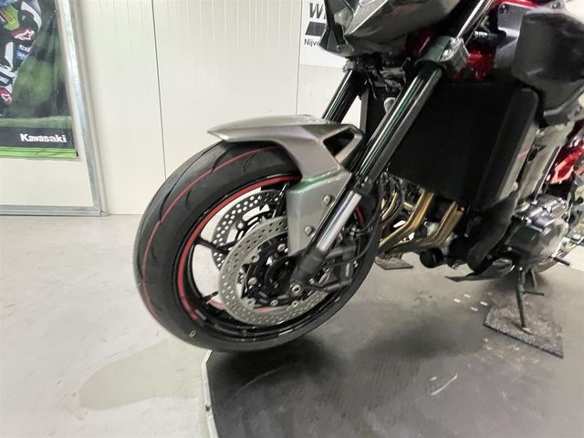 kawasaki - z900