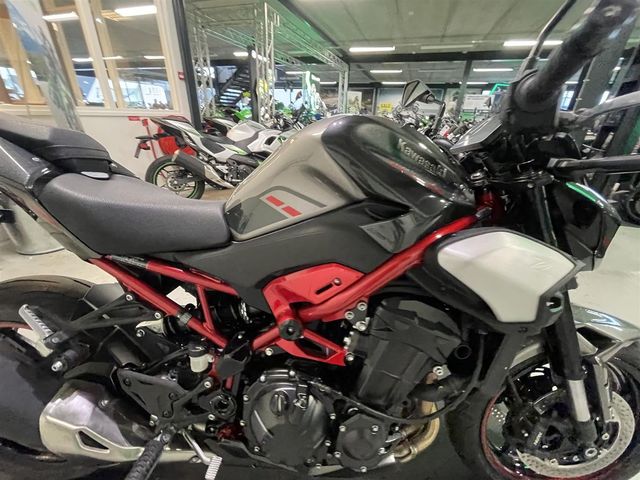 kawasaki - z900