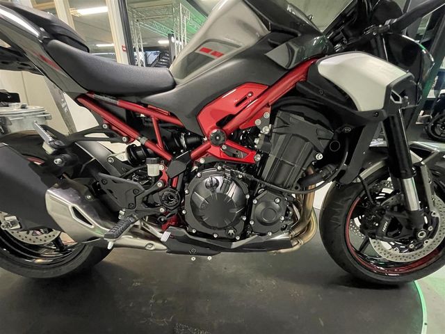kawasaki - z900