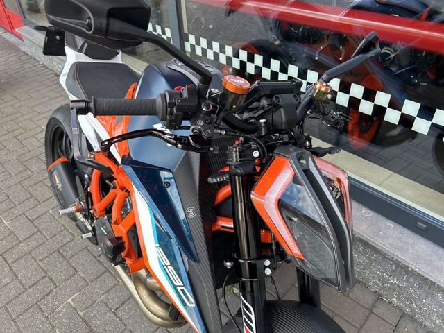 ktm - 1290-super-duke-rr