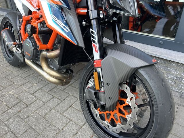 ktm - 1290-super-duke-rr