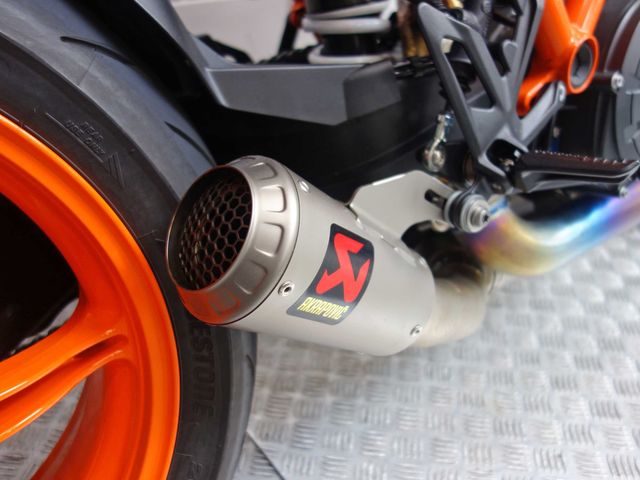 ktm - 1290-super-duke-r