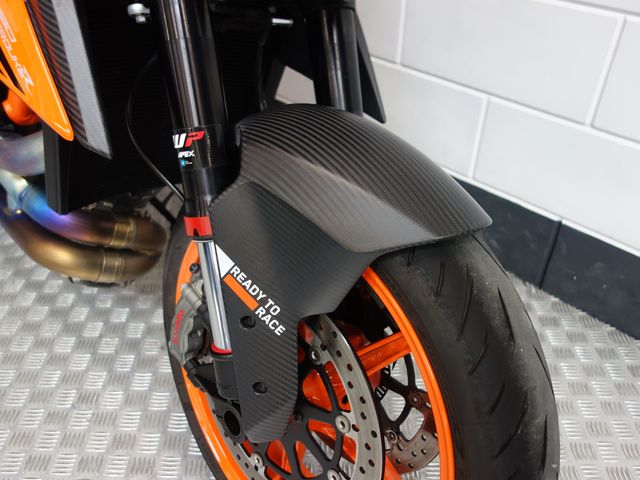 ktm - 1290-super-duke-r