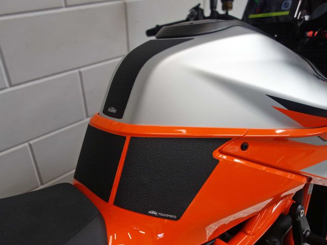 ktm - 1290-super-duke-r