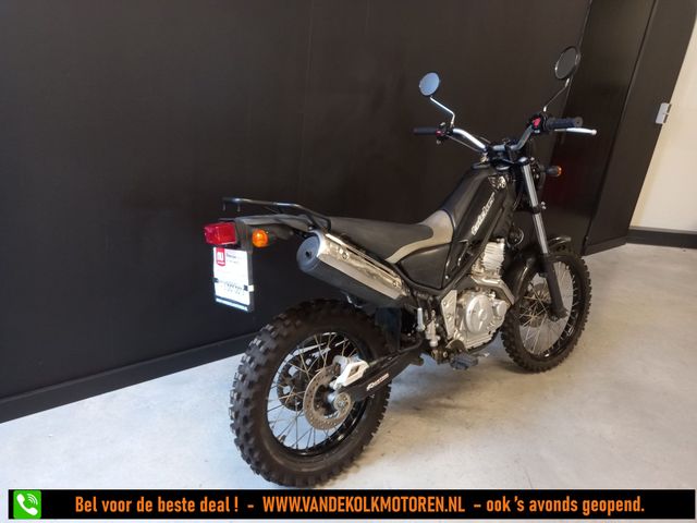 yamaha - xg-250-tricker
