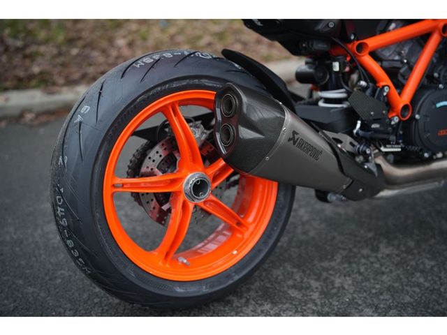 ktm - 1290-super-duke-r