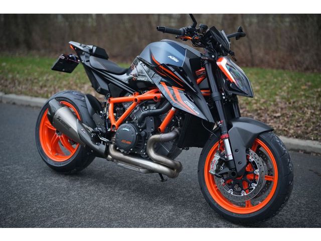 ktm - 1290-super-duke-r