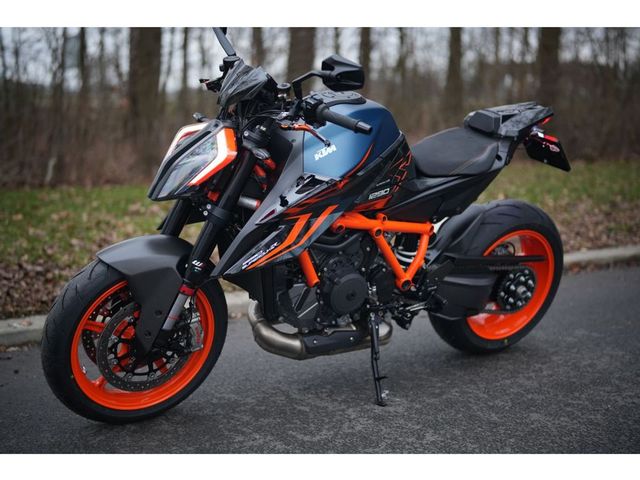 ktm - 1290-super-duke-r
