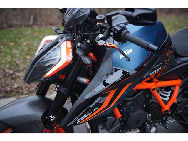 ktm - 1290-super-duke-r