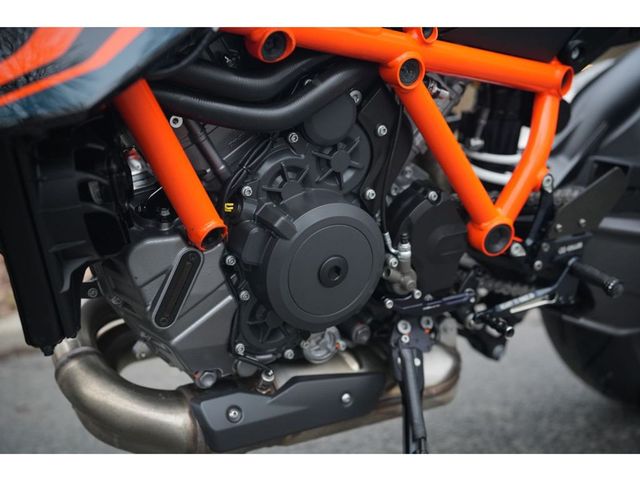 ktm - 1290-super-duke-r