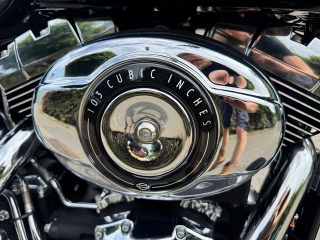harley-davidson - softail-deluxe