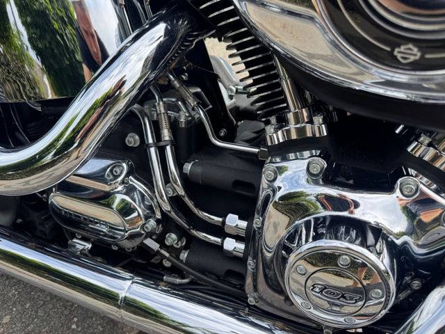 harley-davidson - softail-deluxe