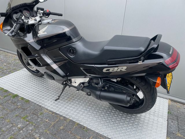 honda - cbr-1000-f