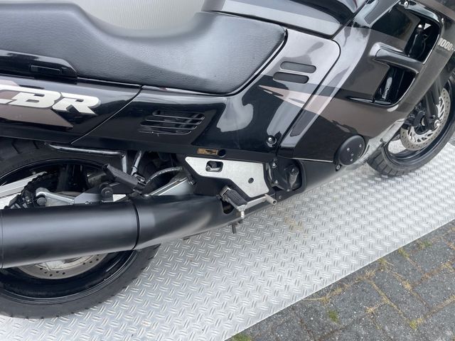 honda - cbr-1000-f