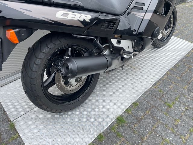 honda - cbr-1000-f