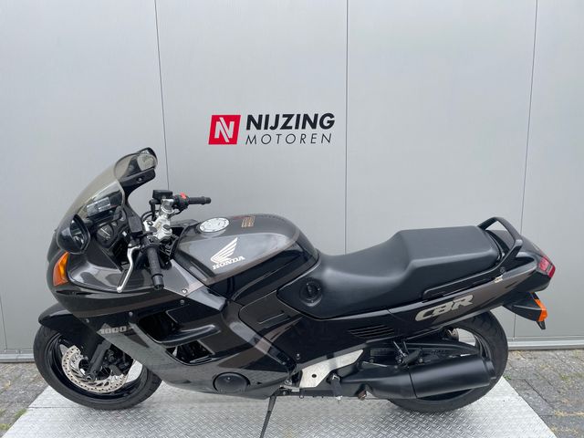 honda - cbr-1000-f